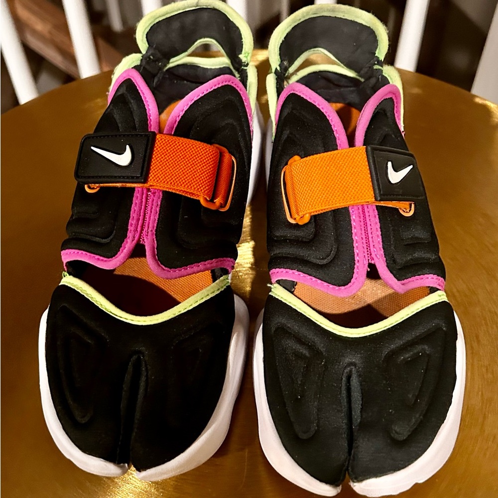 Nike Air Rift Sneakers size (8)
